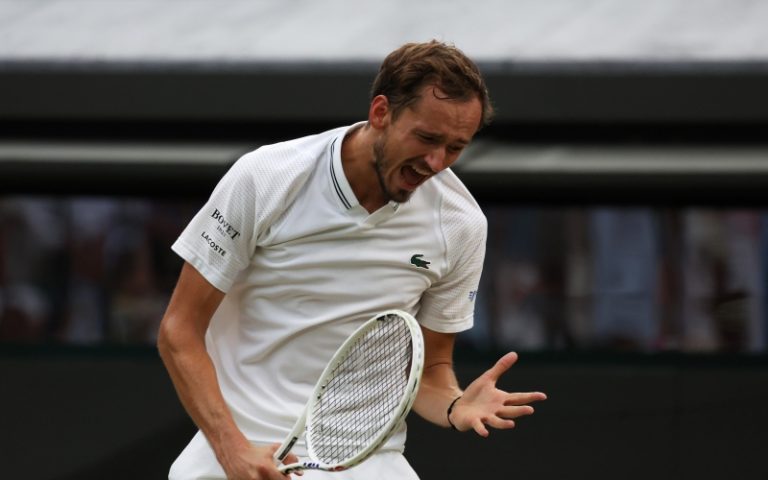 Даниил Медведев проиграл в полуфинале Уимблдона