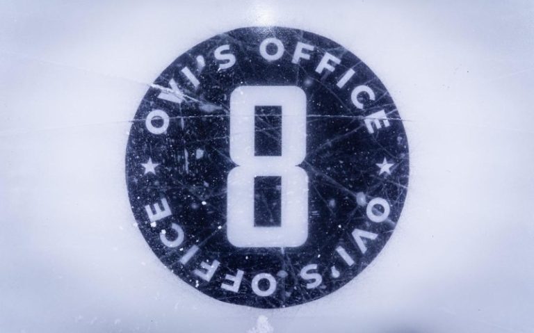 На катках США появились «офисы Овечкина»