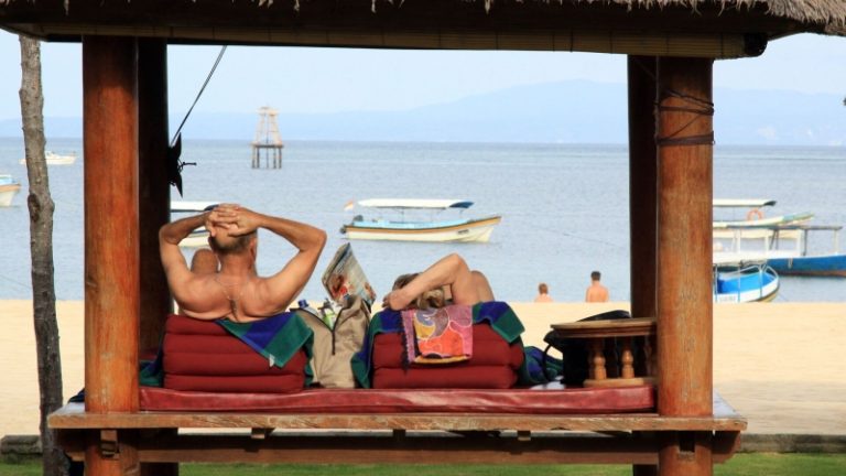 Российские туристы стали лидерами по длительности отдыха в Индонезии