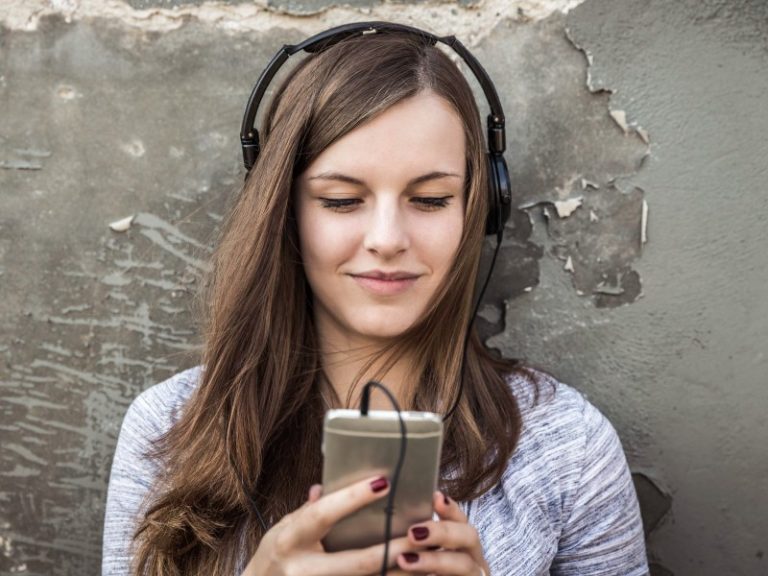 Удобство слушать радио онлайн в любом месте: наслаждайтесь музыкой везде, где бы вы ни были!