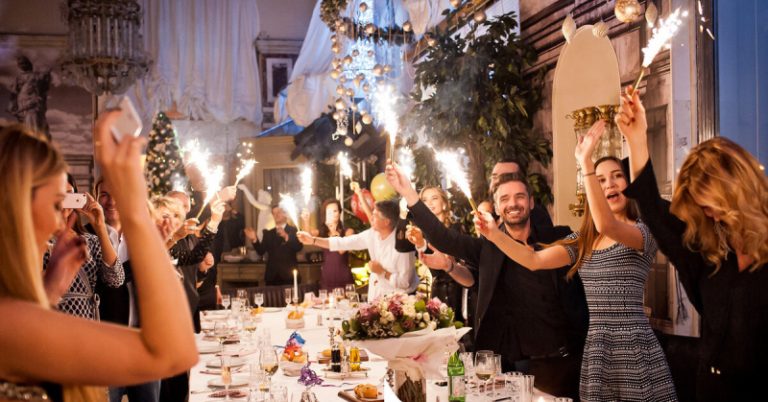 Новогодний праздник за столом: как найти лучший ресторан для встречи года