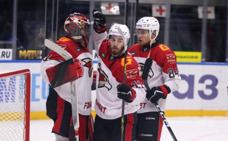 «Авангард» забил дважды за 17 секунд и вырвал победу у «Спартака» в КХЛ