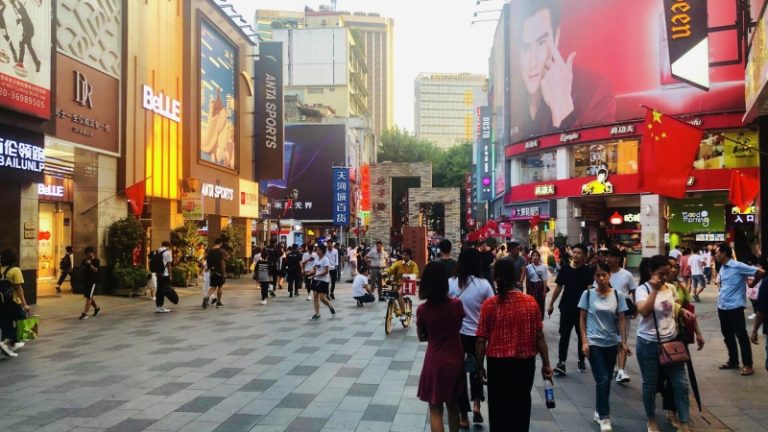 Названы города с самыми дешевыми ночными развлечениями