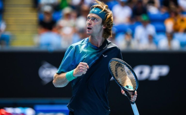 Рублев победил сына допингера и вышел в 1/8 финала Australian Open