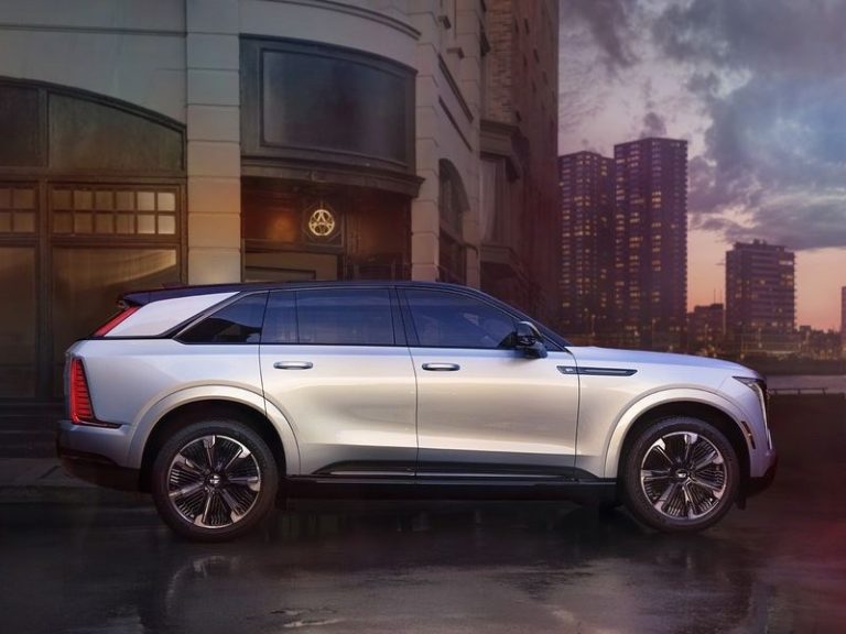 Cadillac готовит удлиненную версию электрического Escalade