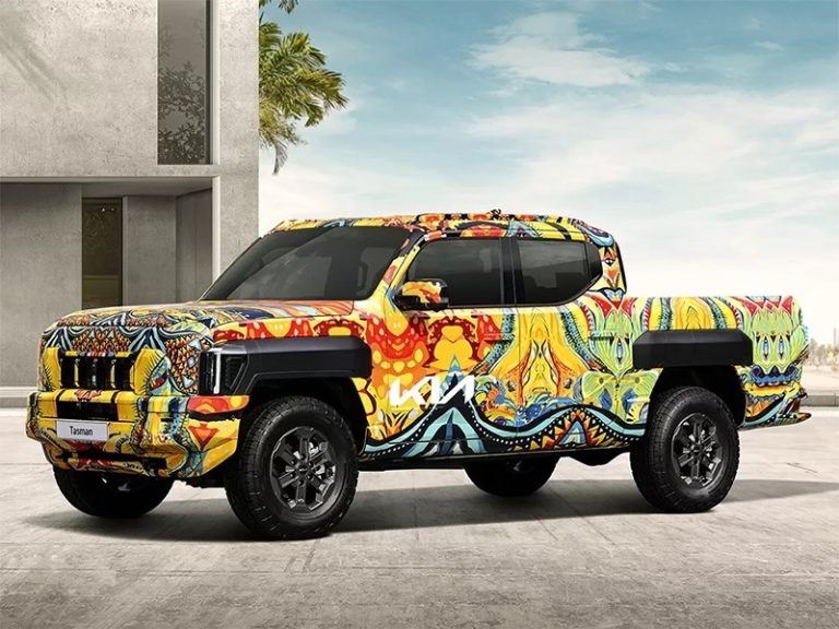Новый пикап Kia Tasman показали в красочном камуфляже