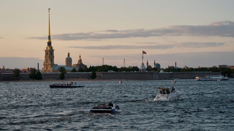 Жители Ленинградской области будут оплачивать сбор при поездках в Петербург