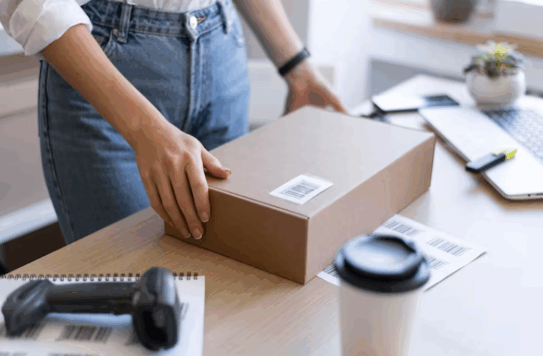 Самоклеящиеся этикетки на заказ: удобство, качество и индивидуальность