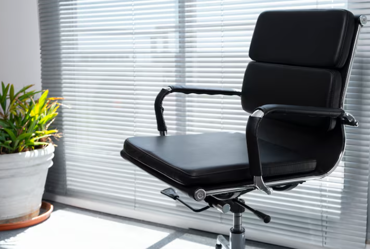 Идеальное офисное кресло: как сделать правильный выбор для комфорта и здоровья